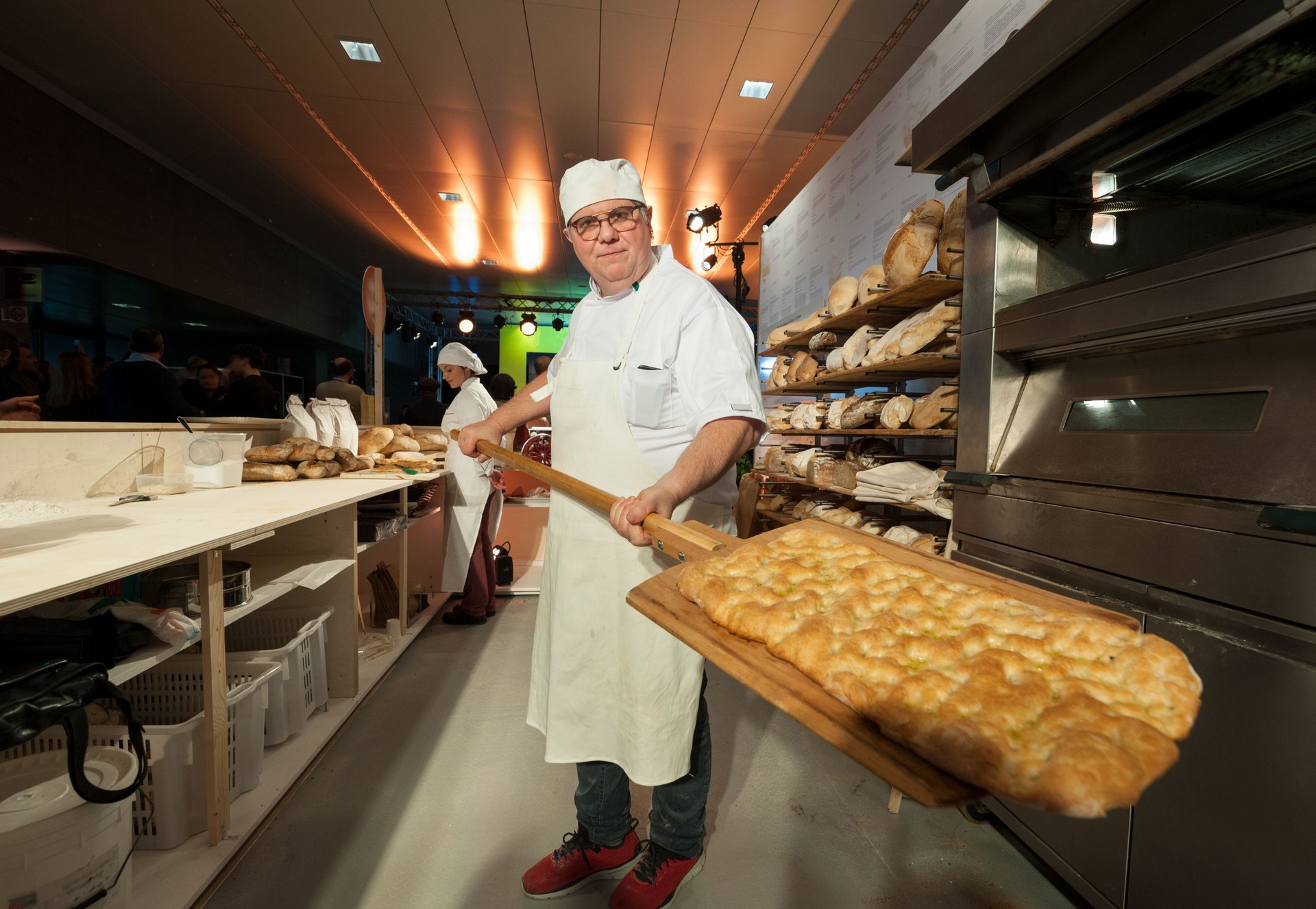 focaccia appena sfornata, sulla buccia
